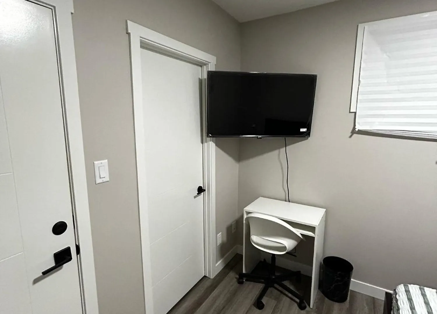Апартаменты Entire 2 Ensuite Bedrooms In A Basement Эдмонтон