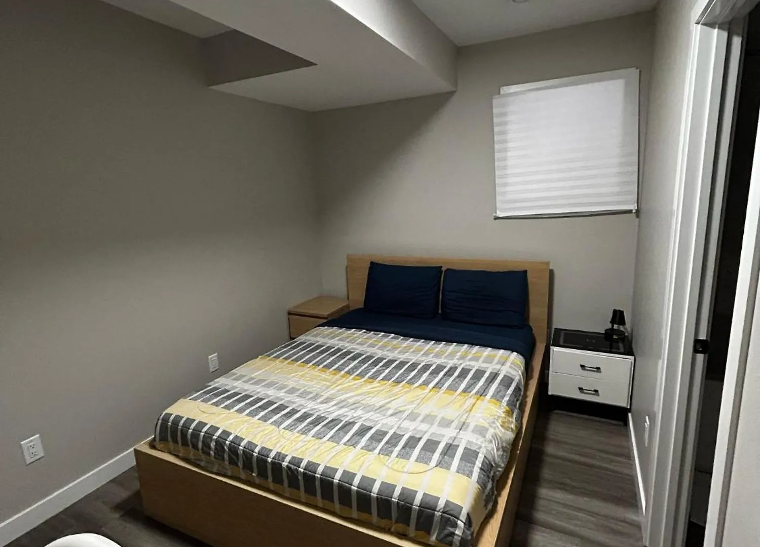 Entire 2 Ensuite Bedrooms In A Basement Эдмонтон Канада